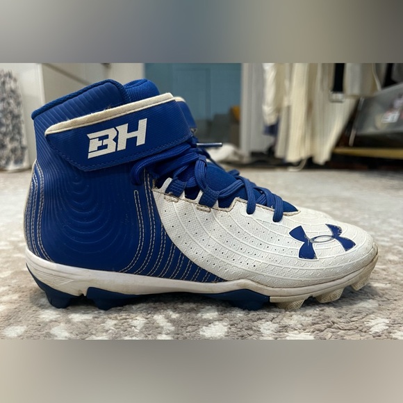 Under Armour Cleats - Picture 2 of 7